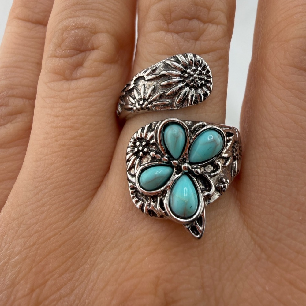 Vintage adjustable Silver color and Turquoise Floral Ring